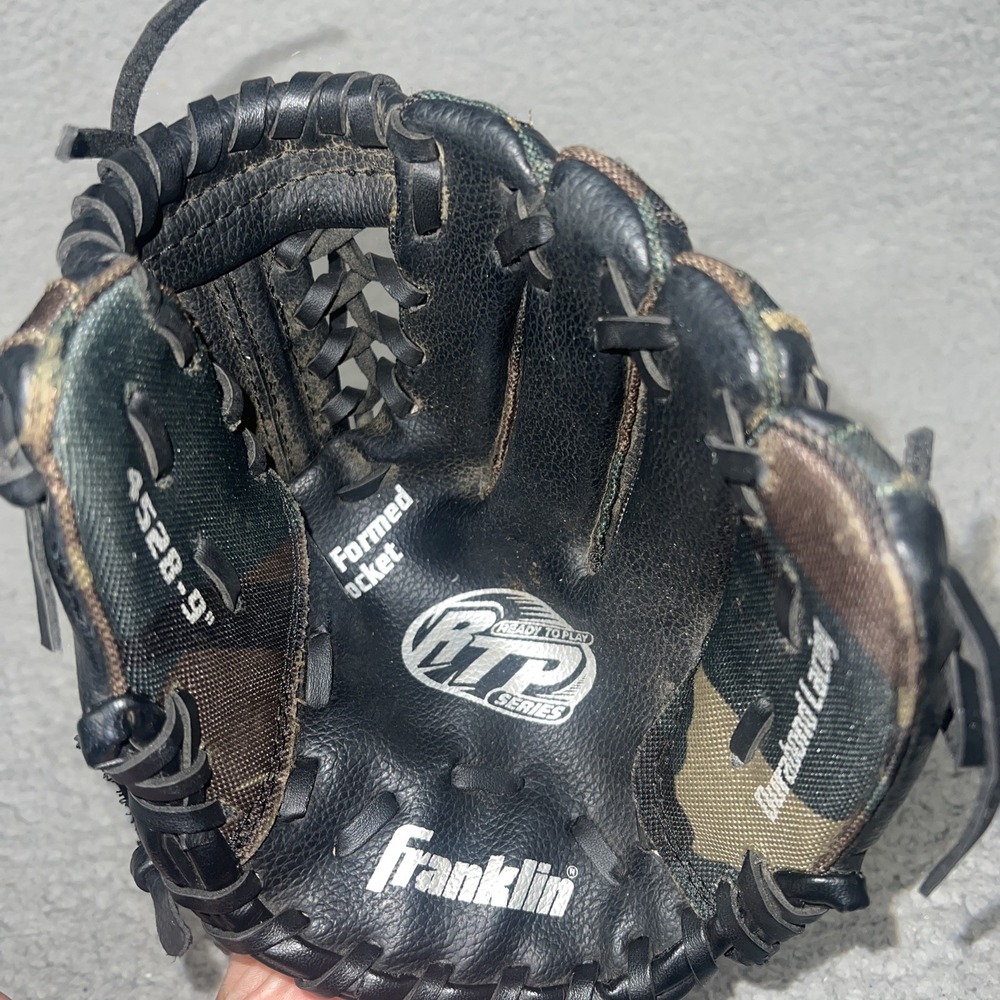 Franklin Baseball Glove 9" Dark Camo Hand Throw RHT Durabond Lacing CFS 4528